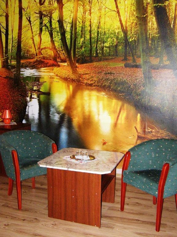 Hotel Hubert Нове-Замки Экстерьер фото
